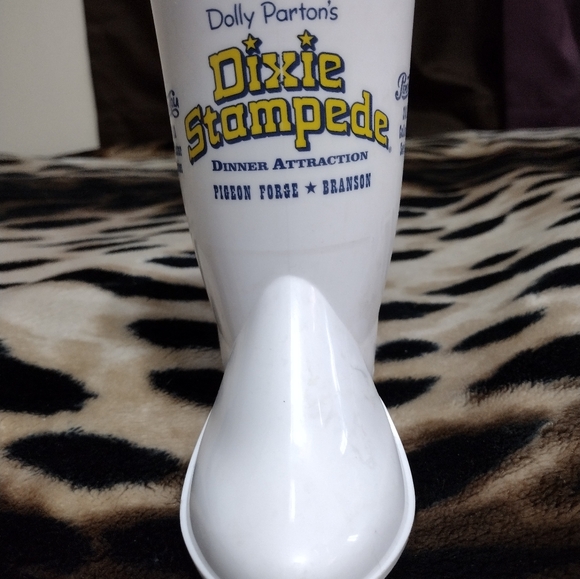 Dolly Partons Dixie Stampede Dinner Attraction Boot Cup 20 OZ - Picture 1 of 3